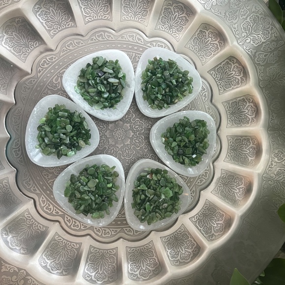 Jade Chips - Picture 1 of 6